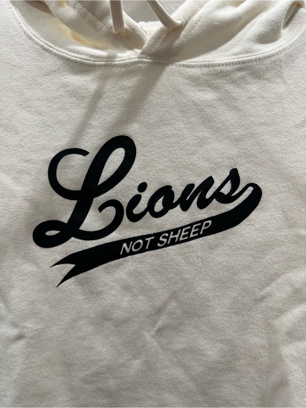 Lions Not Sheep Cropped Cream Graphic Hoodie raw hem - Picture 2 of 4